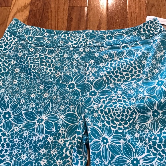 NWT~Cropped/Capri~💥💥 - Picture 3 of 6